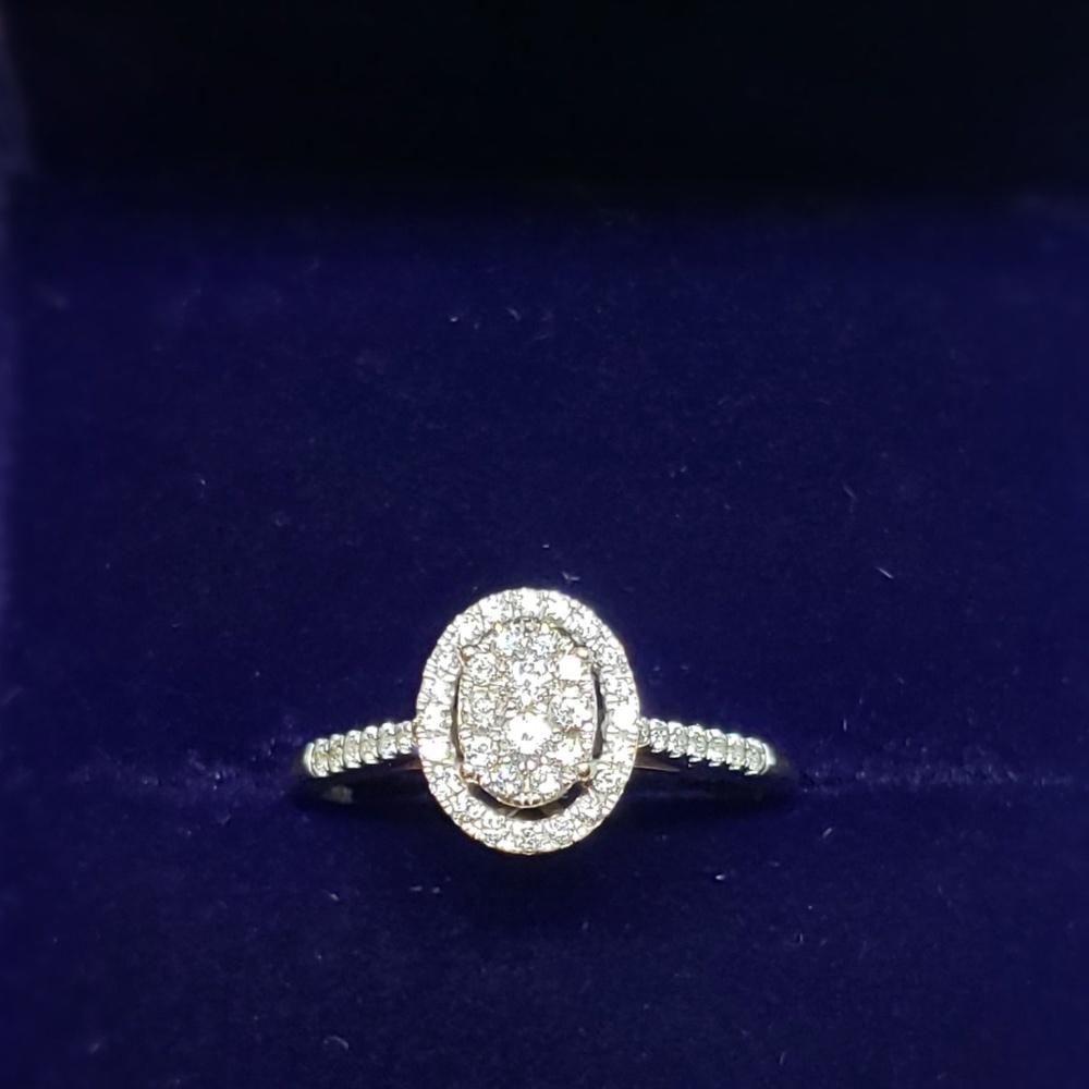 SOLD🌲Christmas Sale!🌲Diamond Engagement Ring - Picture 3 of 3